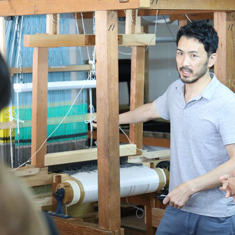 日本の着物を織る伝統技術